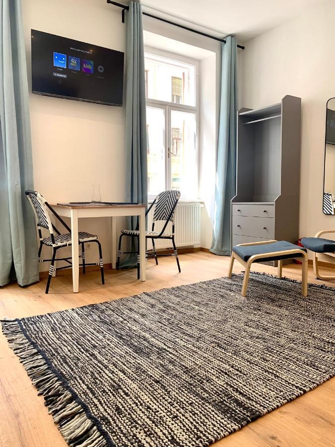 Vintage Chic Studio - By Nahuen Suites Graz Esterno foto